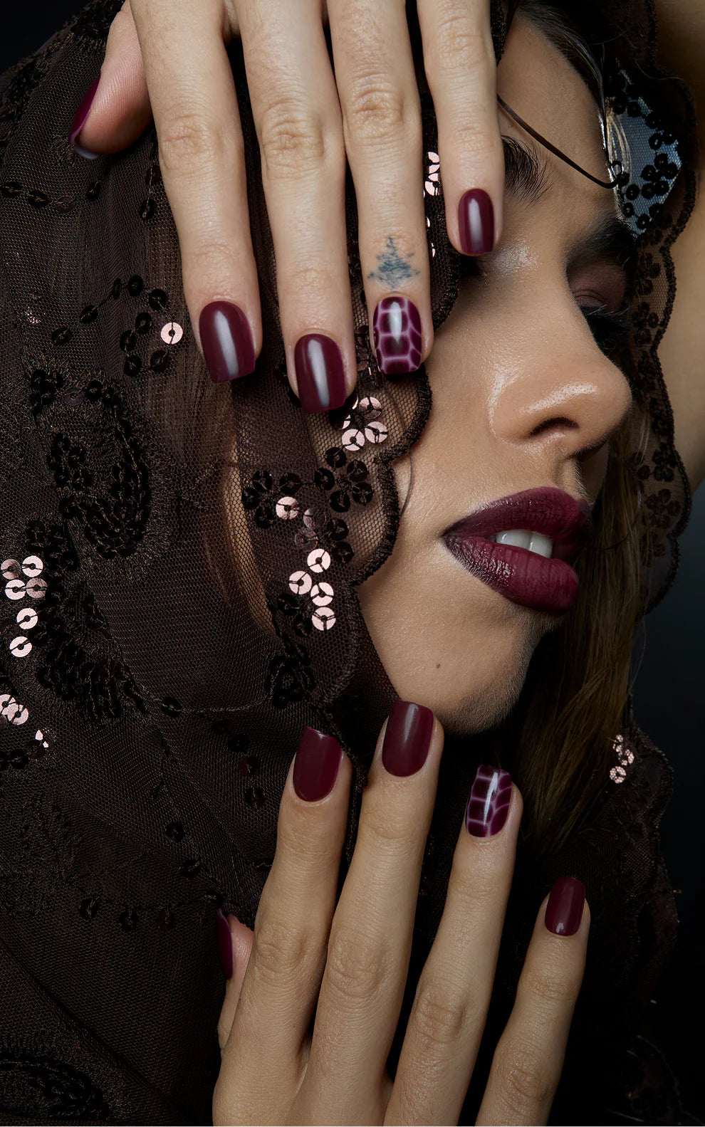 <div class="metafield-rich_text_field"><h2>Deep plum purple</h2><p>With a subtle snake pattern</p></div>