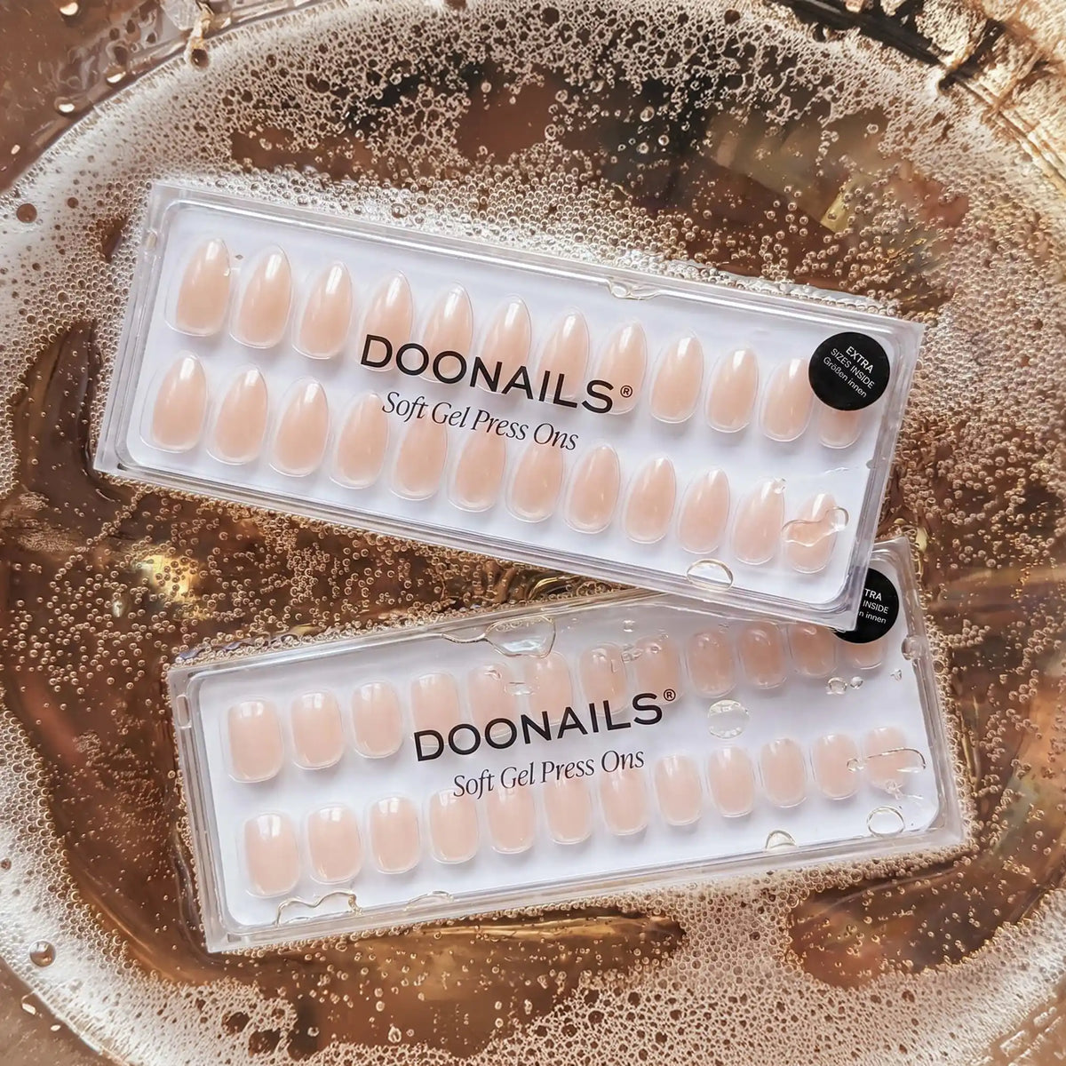 <div class="metafield-rich_text_field"><h2>Sparkling champagne tone</h2><p>Nude with a mirror-like Chrome shimmer</p></div>