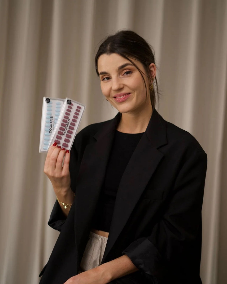 Co-founder Elisa holding two Doonails Soft Gel Press On sets